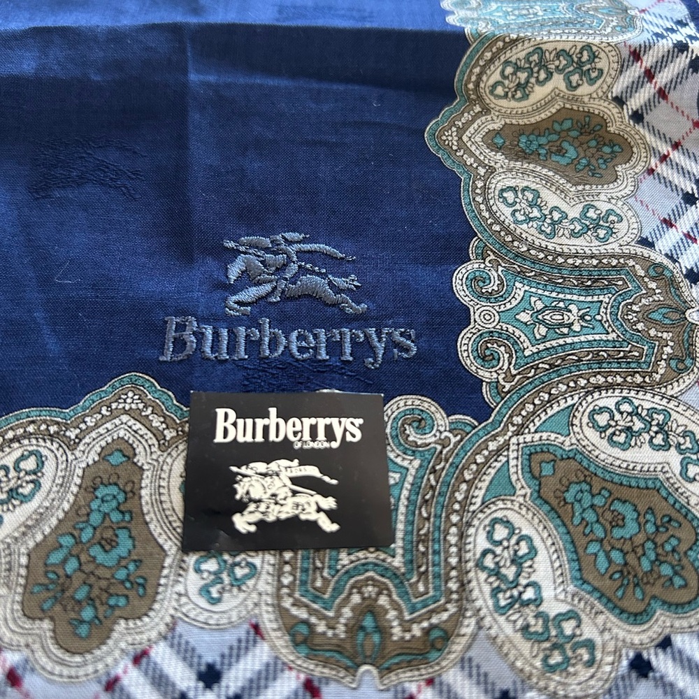 Burberrys Vintage Paisley Patterned Scarf NWT approx 19x19 - Picture 4 of 4